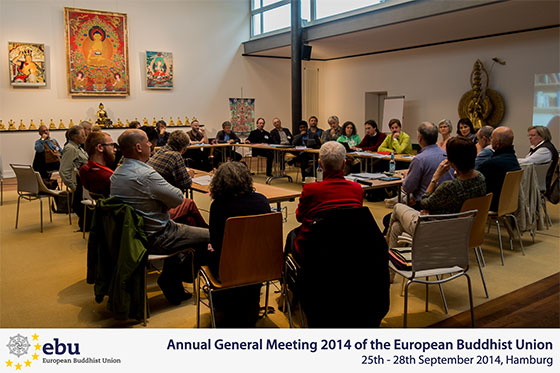 Sitzung der Europäischen Buddhistischen Union in der Meditationshalle des Buddhistischen Zentrums Hamburg