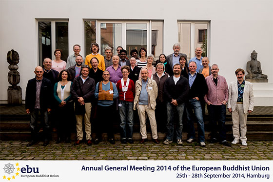 Gruppenbild von der Jahreshauptversammlung der Europäischen Buddhistischen Union 2014 im Buddhistischen Zentrum Hamburg.